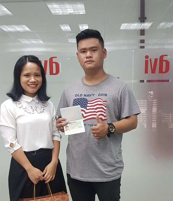 Chu Anh Quân chụp ảnh lưu niệm với chuyên viên Nhật Anh - AVI Chu Anh Quân chụp ảnh lưu niệm với chuyên viên Nhật Anh - AVI