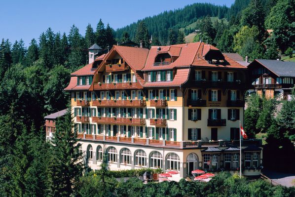 Trường quản lý khách sạn Thụy Sĩ – SHMS