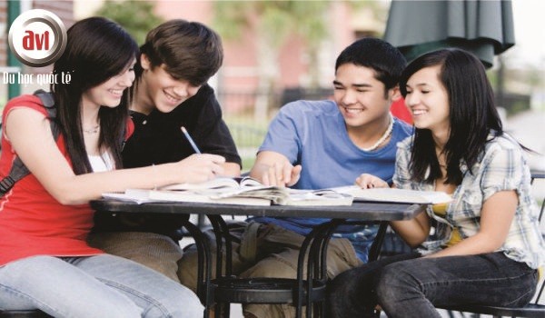 sinh viên các trường du học tại anh