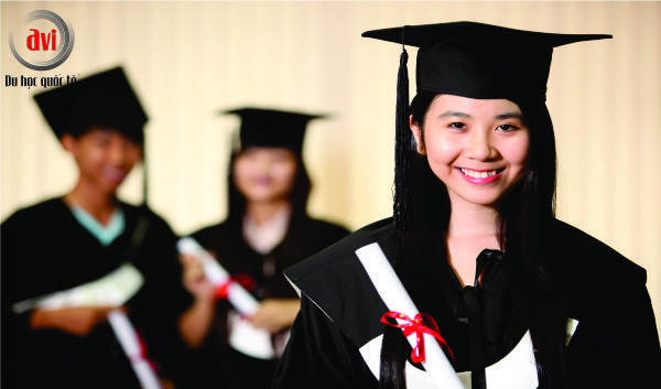sinh viên tốt nghiệp cử nhân