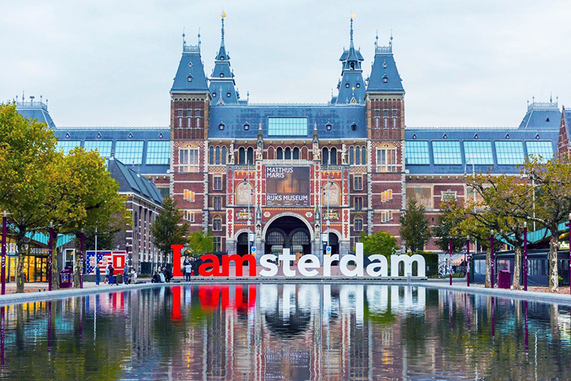 Thành phố Amsterdam trong là thủ đô văn hóa, kinh tế và tài chính của Hà Lan