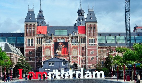 Amsterdam là thủ đô của Hà Lan