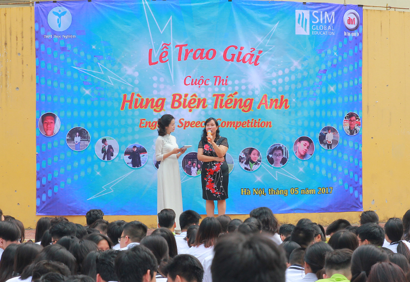 Cô hiệu trưởng trường THPT Thực Nghiệm phát biểu cảm nhận về cuộc thi Hùng biện Tiếng Anh