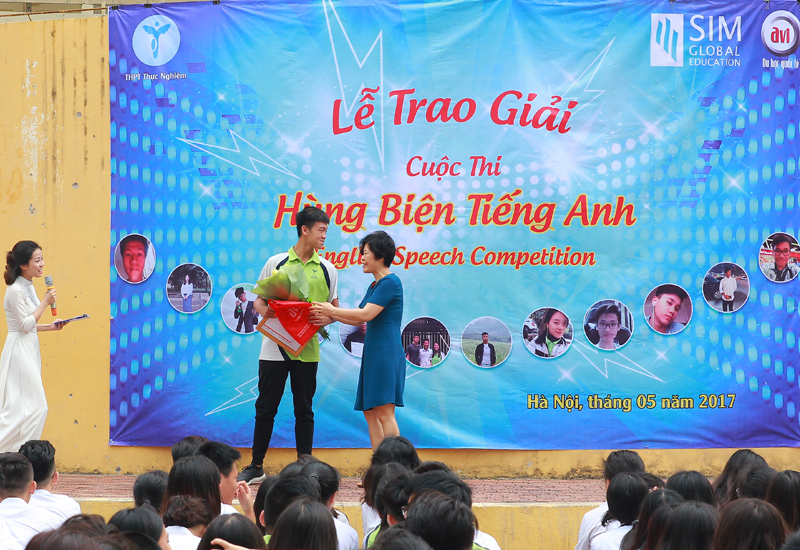 Giải ba cuộc thi hùng biện tiếng Anh