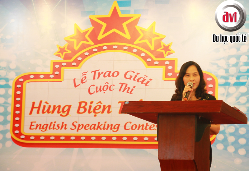 Cô hiệu trưởng THPT Newton phát động lễ trao giải