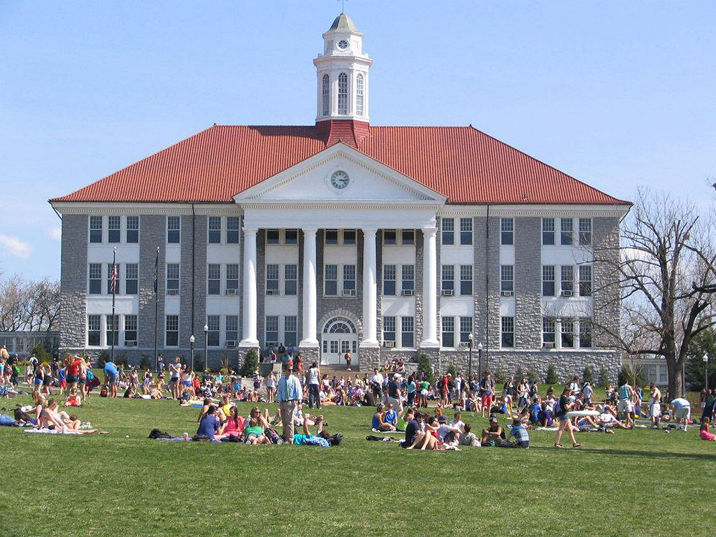 James Madison University &#8211; Cơ hội học bổng lên đến $8,000